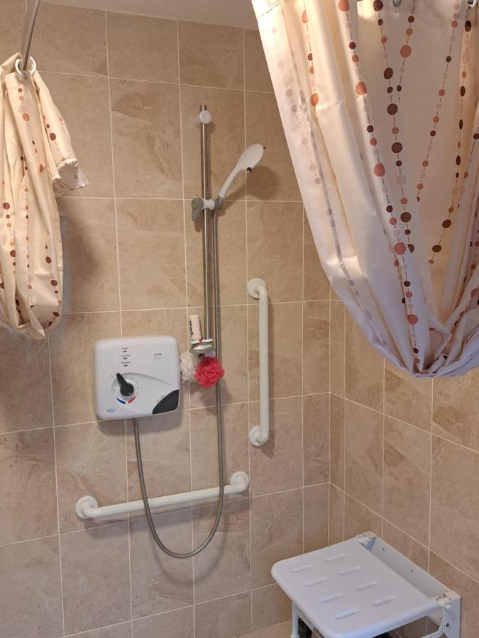 King Size Bed, Private Parking, Centrally Located Килкени Екстериор снимка